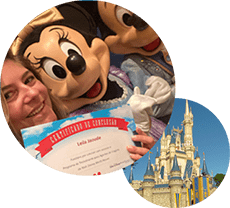 Foto Lela com certificado disney