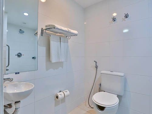 banheiro San Diego Suites Pampulha