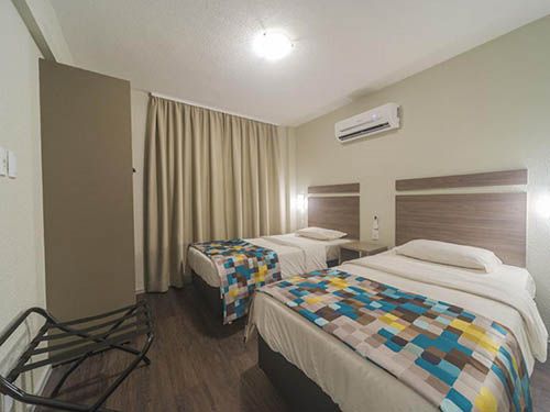 Cama do hotel Castelmar