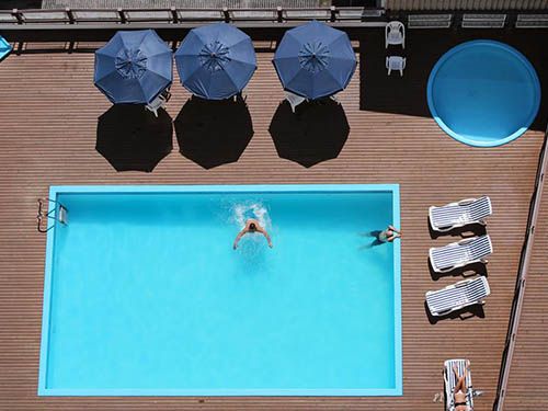 Piscina do hotel Castelmar