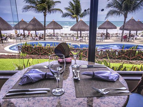 mesa do restaurante da Pousada Tabapitanga