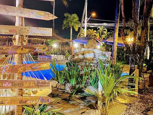 Piscina da Pousada Papaya Container