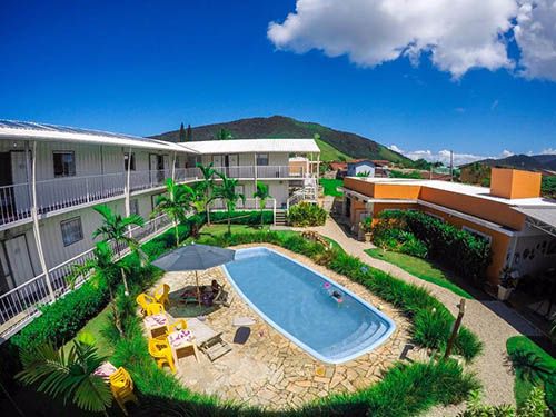 Piscina da Eco-Encanto Pousada