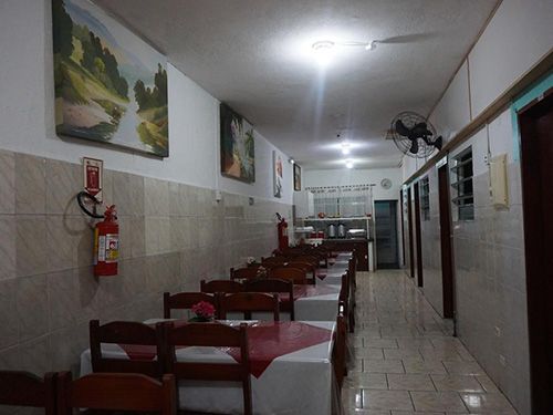 mesas e cadeiras da Pousada Orquidário