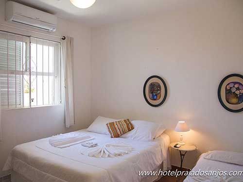 quarto da Pousada Hotel Praia dos Anjos