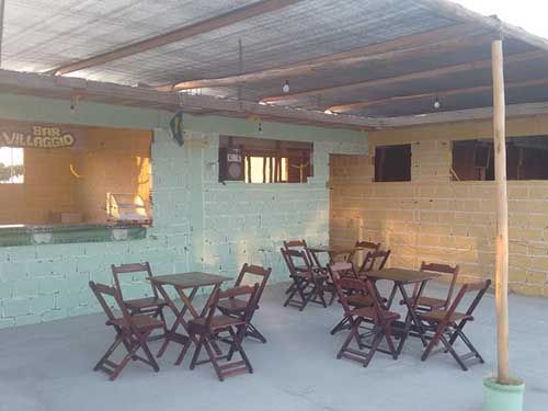 messas e cadeiras do Villaggio dos Ventos