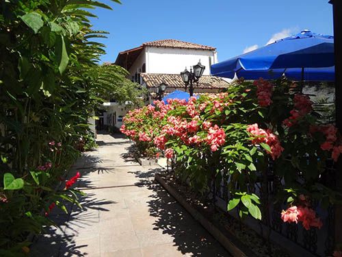 Jardim da pousada Doce Paraty