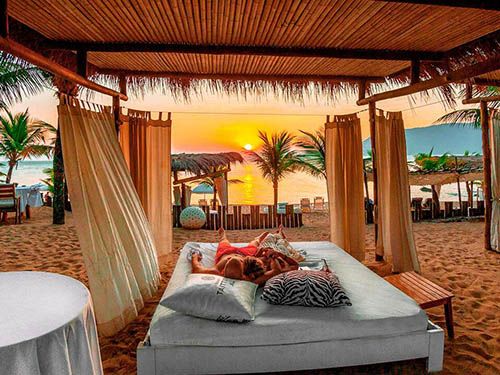 Pôr do sol no DPNY Beach Hotel & SPA