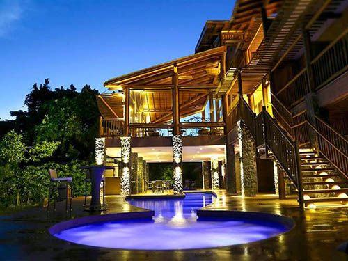 Vista noturna do Kalango Hotel Boutique