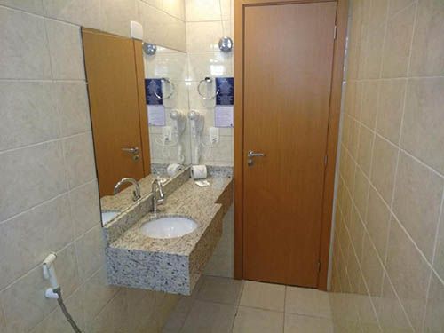 banheiro do Centromar Hotel