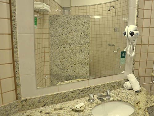 Banheiro do Tower Franca Hotel