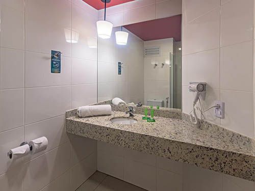 Banheiro do Ibis Styles Franca