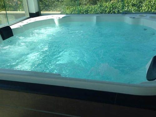 banheira da Pousada Kanto da Ilha Suites