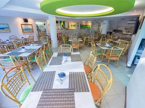 mesas e cadeiras do Ambassador Flat