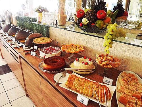 café da manhã do Netuanah Praia Hotel