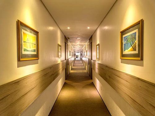 corredor do Netuanah Praia Hotel