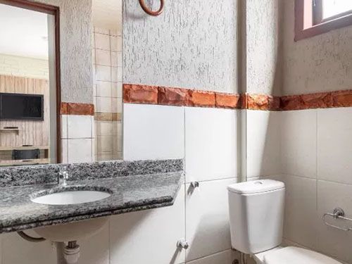 banheiro do OYO Hotel Serras De Goyaz Centro