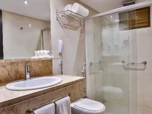 banheiro do Hilton Garden Inn Goiânia