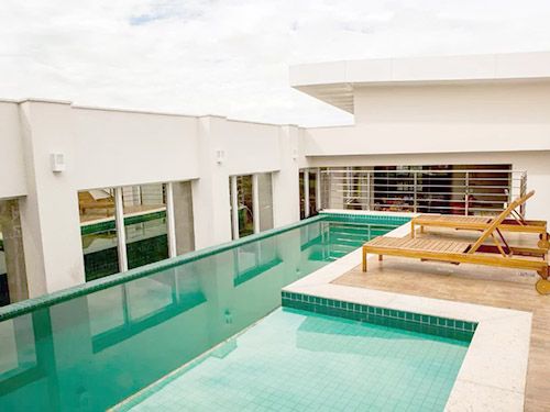 piscina da AlphaPark Hotel