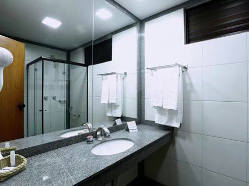 banheiro da Crystal Plaza Hotel