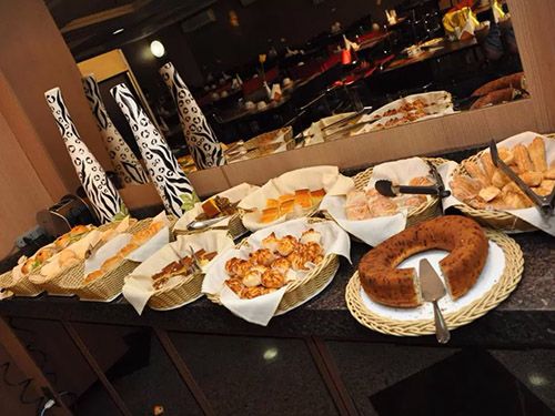 café da manhã da Crystal Plaza Hotel
