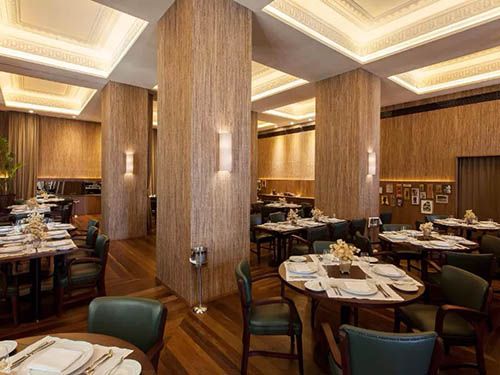 messas e cadeiras do Hotel Fasano Salvador