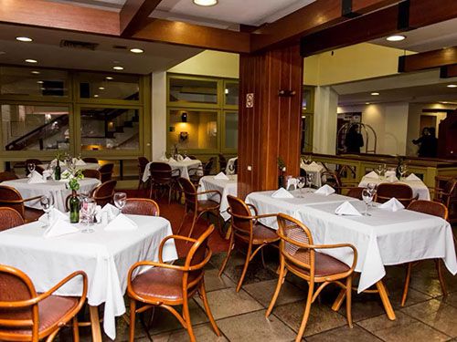 mesas e cadeiras do Dall’Onder Grande Hotel Bento Gonçalves