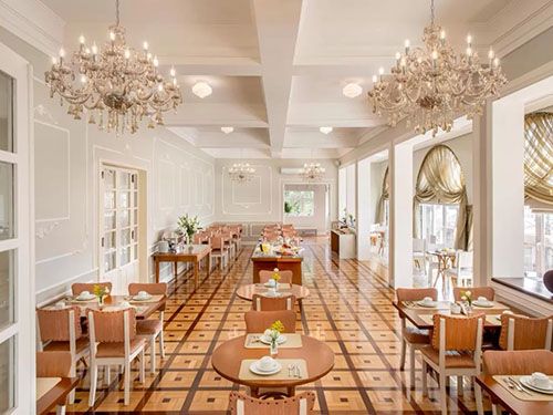 mesas e cadeiras do Hotel Casacurta