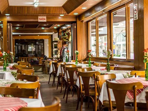 mesas e cadeiras do Hotel Vinocap