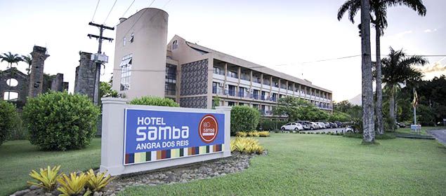 Fachada da piscina do hotel Samba Angra dos Reis