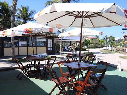 Mesas e cadeiras do hotel Samba Angra dos Reis