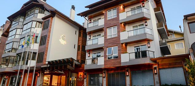 Fachada do Hotel Cercano