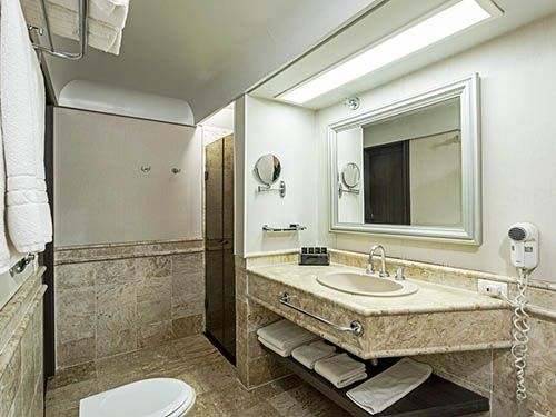 Banheiro do Slaviero Essential Curitiba Centro