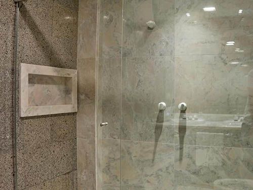 Banheiro do Bourbon Curitiba Convention Hotel