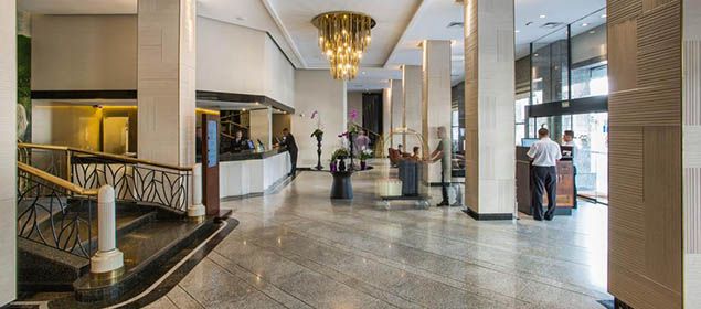 Fachada da recepção Bourbon Curitiba Convention Hotel