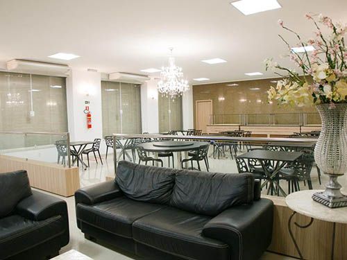 Sofas e mesas do San Marino Hotel