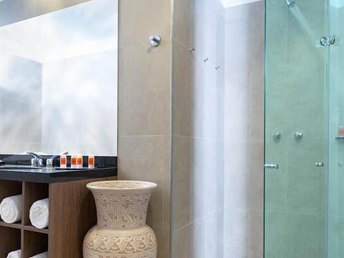 banheiro do Blue Residence Hotel