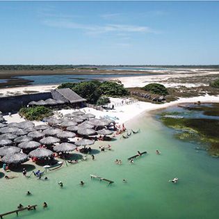 Barracas na orla da pria - Rota das Emoções