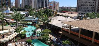 Parque aquático e prédios de Caldas Novas Parque aquático e prédios de Caldas Novas