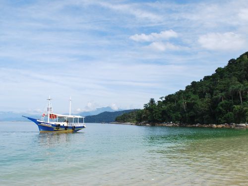 Barco em Angra dos Reis