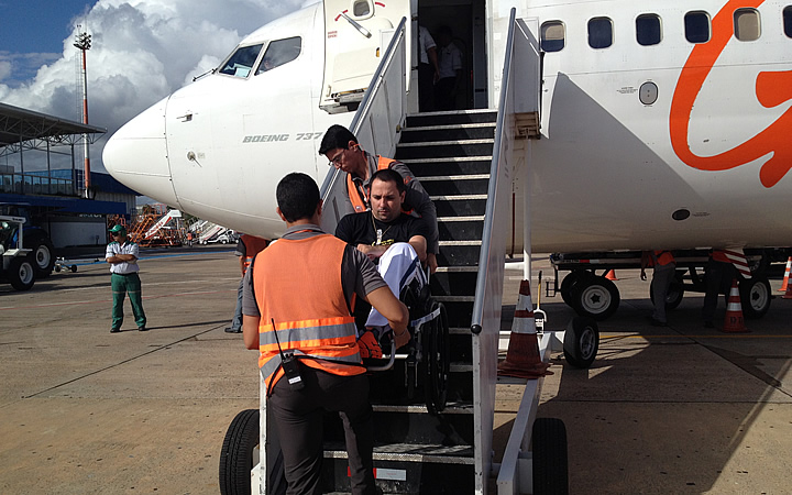 Assistência durante embarque no avião Assistência durante embarque no avião
