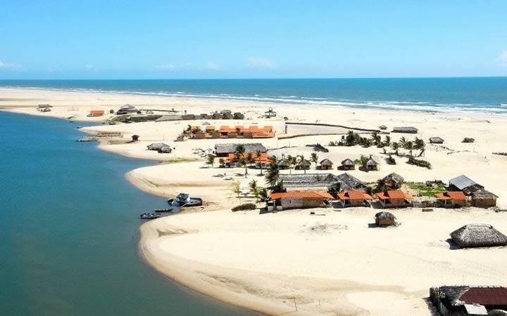 Praia do Caburé em Lençóis maranhenses Praia do Caburé em Lençóis maranhenses