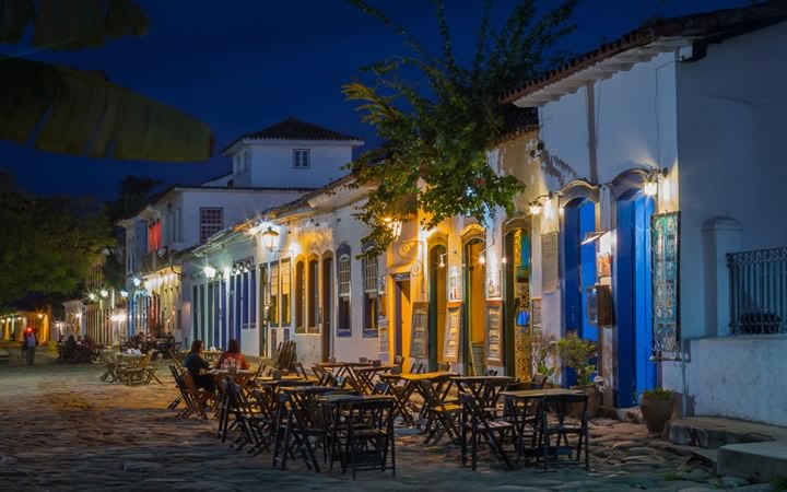 Como aproveitar a noite no centro de Paraty