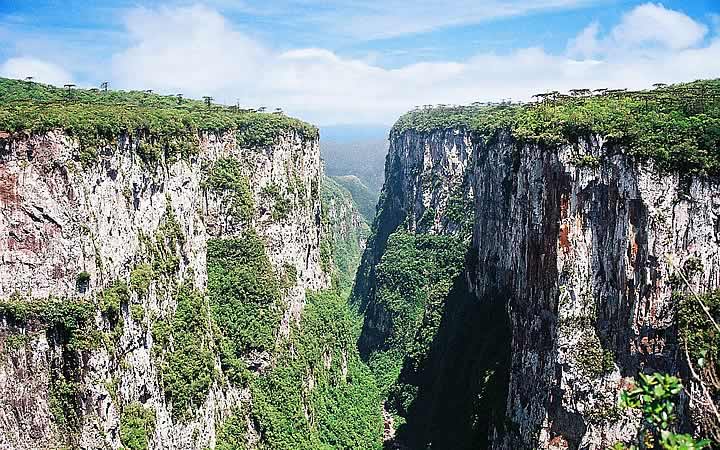 Cânion Itaimbezinho em Cambará do Sul Cânion Itaimbezinho em Cambará do Sul