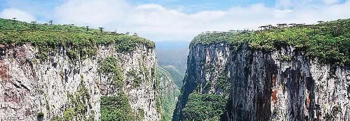 Cânion Itaimbezinho em Cambará do Sul - Rio Grande do Sul Cânion Itaimbezinho em Cambará do Sul - Rio Grande do Sul