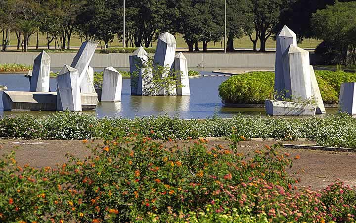 Praça dos Cristais - Brasília