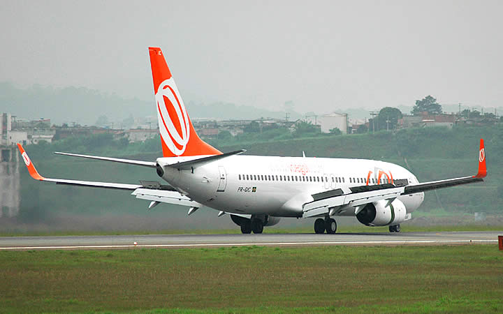 Avião Pousando