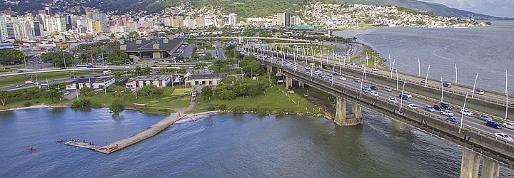 Florianópolis - visão superfícial da ponte Florianópolis - visão superfícial da ponte