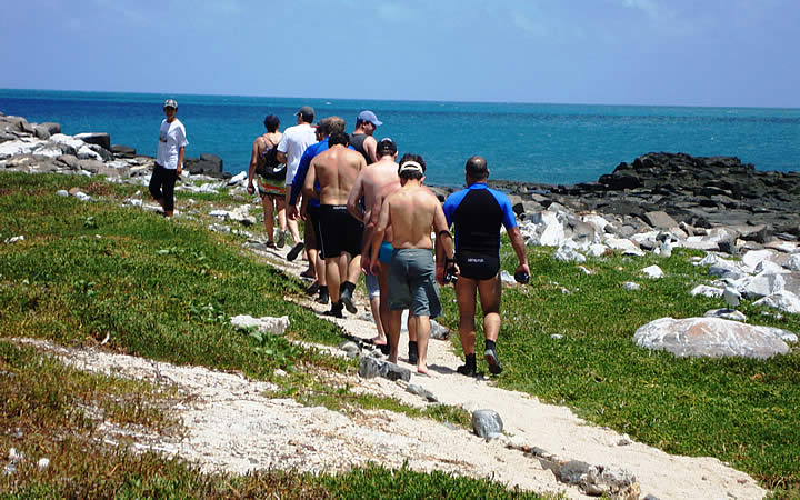 Passeios ecológicos e trilhas em Abrolhos Passeios ecológicos e trilhas em Abrolhos