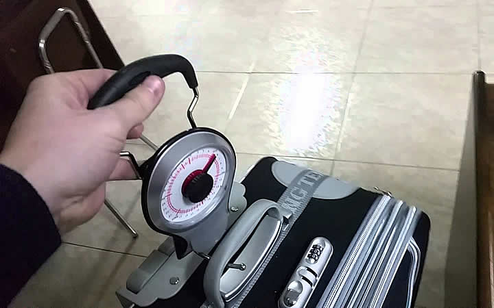 Pesando bagagem Pesando bagagem